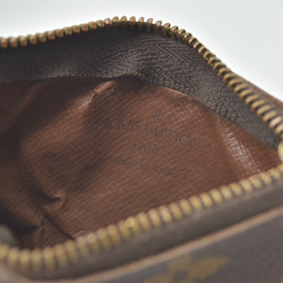 $345 2002 Louis Vuitton Monogram Key Pouch CA0012
