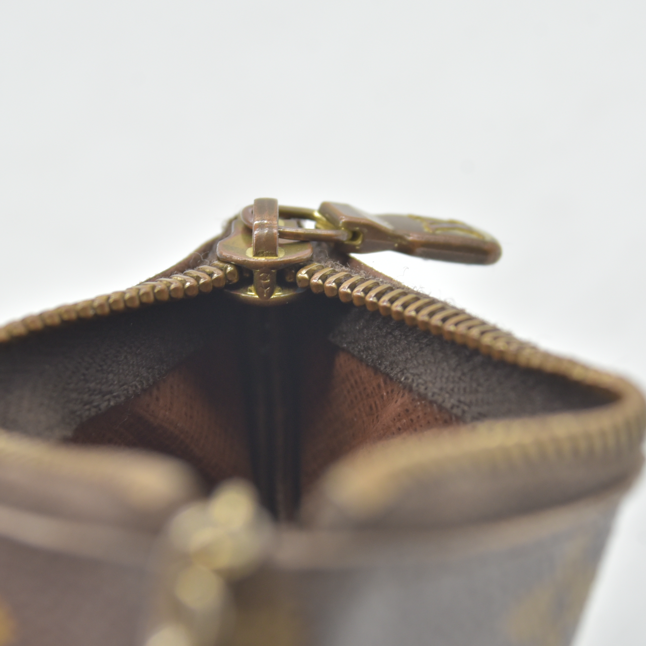 $345 2002 Louis Vuitton Monogram Key Pouch CA0012