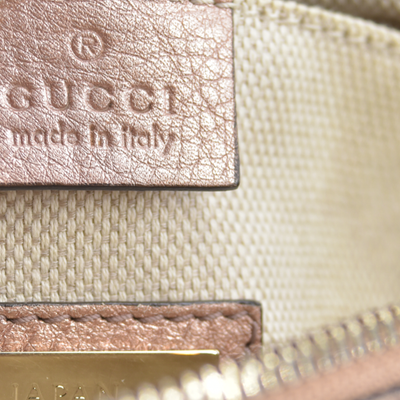 $1490 Gucci  Pebbled Calfskin Small Soho Disco Bag Camelia