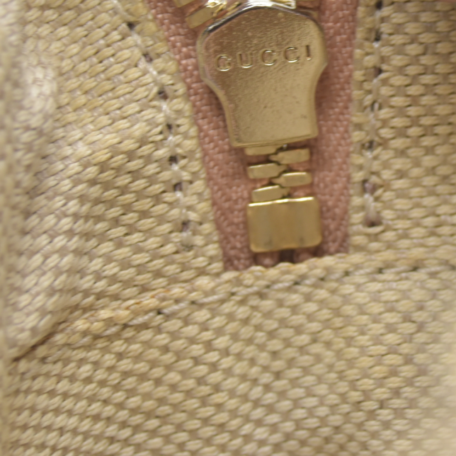 $1490 Gucci  Pebbled Calfskin Small Soho Disco Bag Camelia