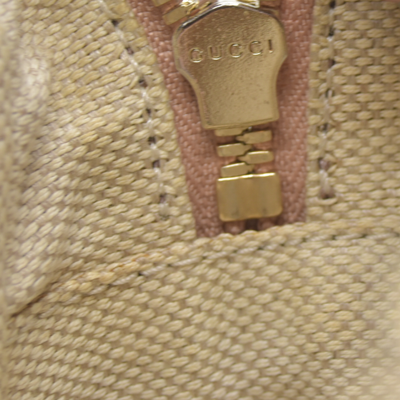$1490 Gucci  Pebbled Calfskin Small Soho Disco Bag Camelia