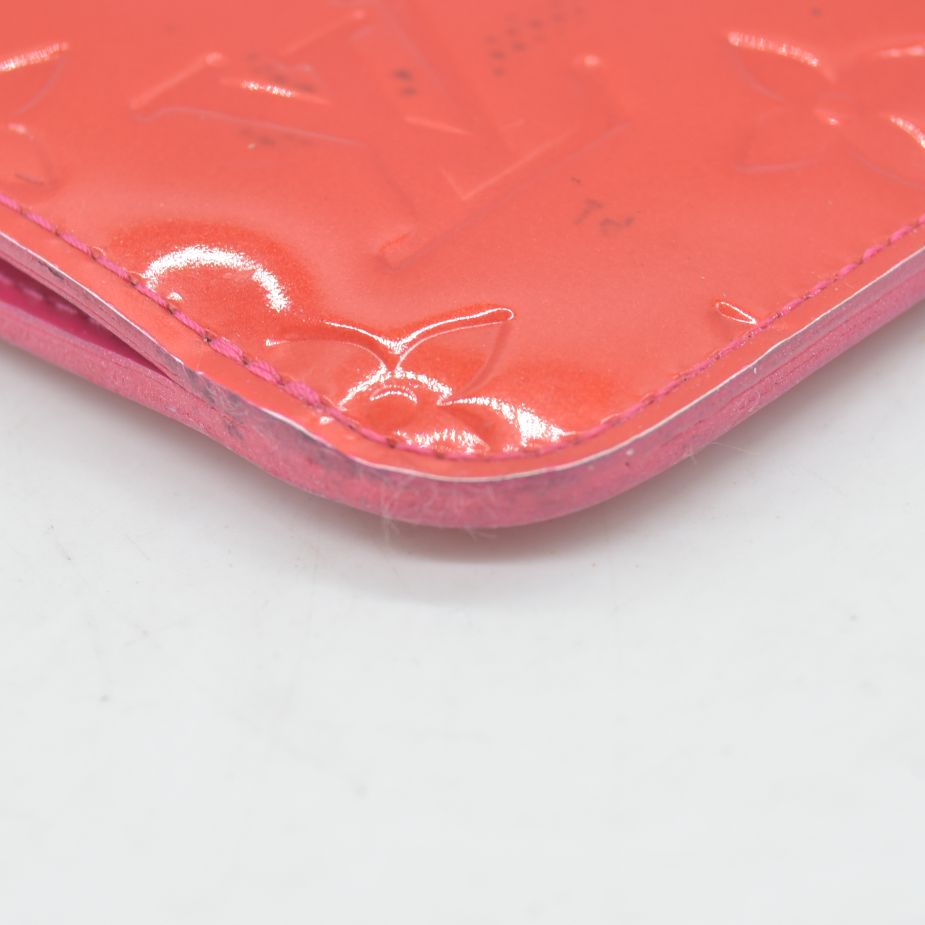 $390 2009 Louis Vuitton Monogram Vernis Key Pouch Pink CA1049