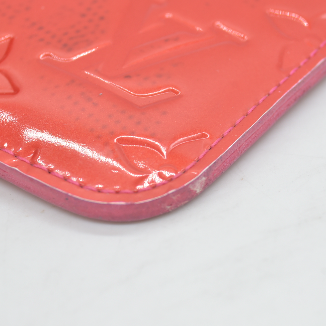 $390 2009 Louis Vuitton Monogram Vernis Key Pouch Pink CA1049