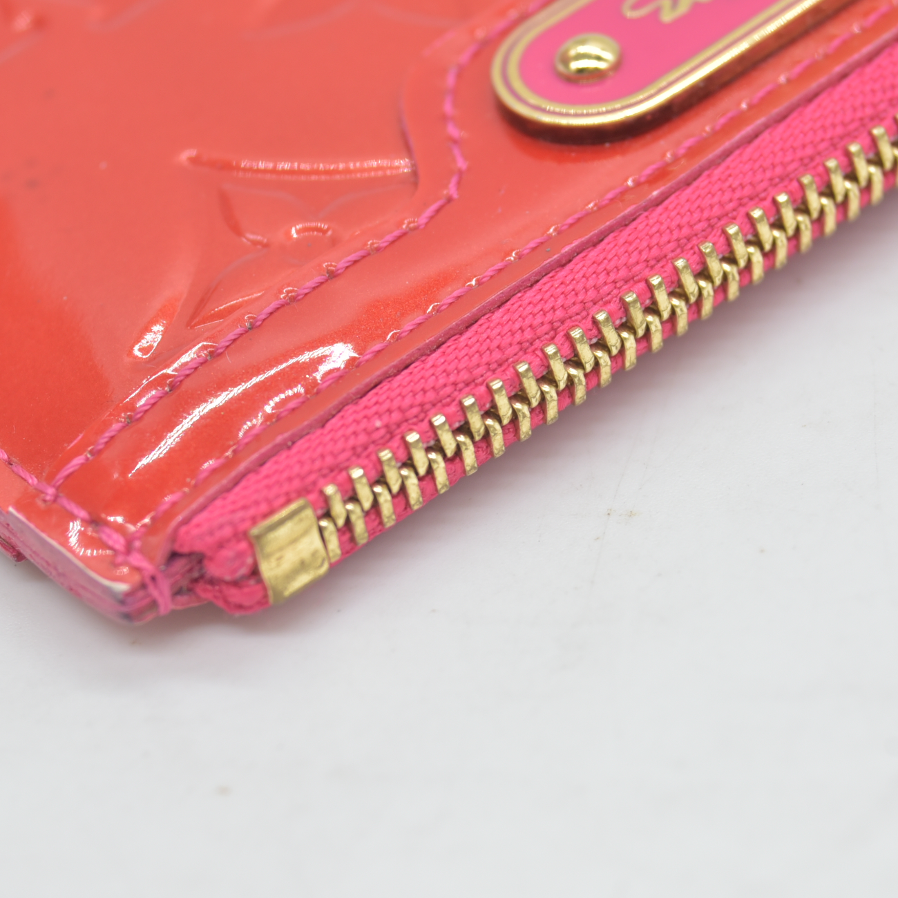$390 2009 Louis Vuitton Monogram Vernis Key Pouch Pink CA1049