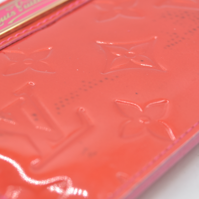 $390 2009 Louis Vuitton Monogram Vernis Key Pouch Pink CA1049