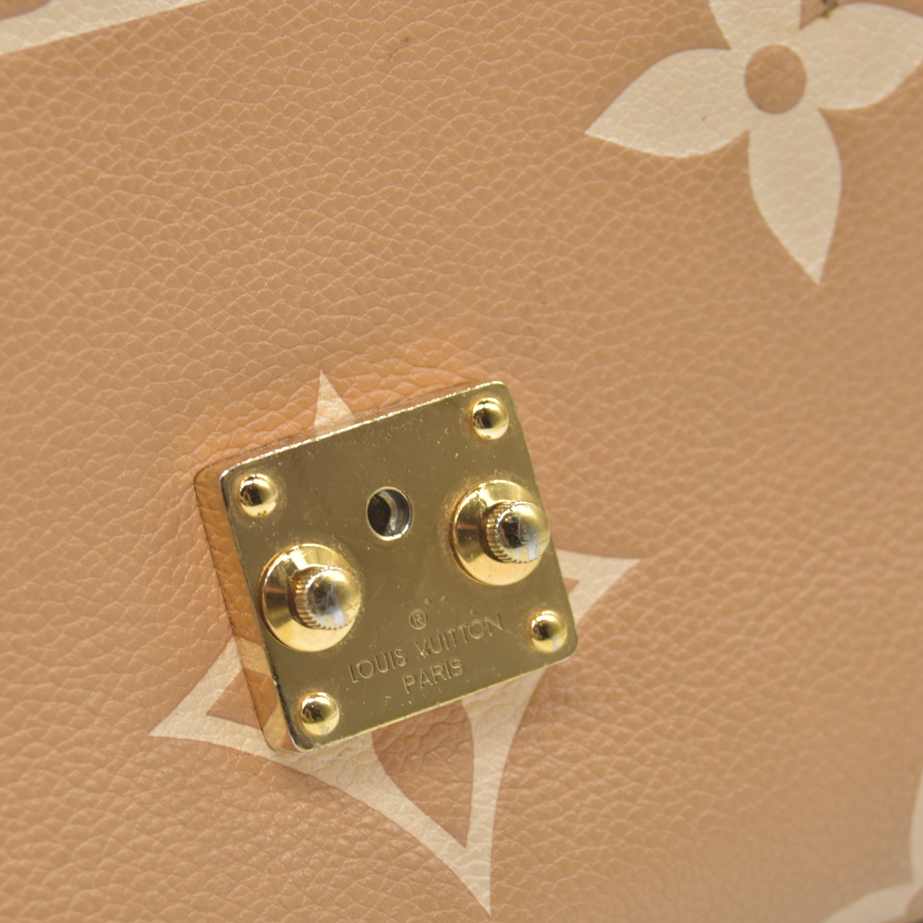 $3100 RFID Louis Vuitton Empreinte Monogram Giant Pochette Metis Arizona Beige 10019913
