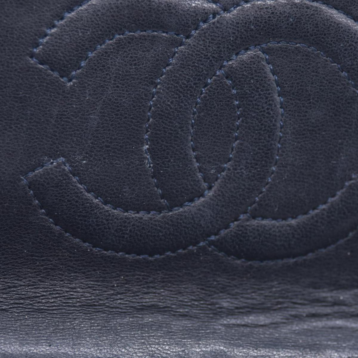 Chanel 1989-1991 Navy Lambskin Quilted Flap Bag 24k Gold Hardware CONSIGNMENT