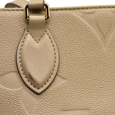 Louis Vuitton  Empreinte Monogram Giant Onthego MM Tourterelle