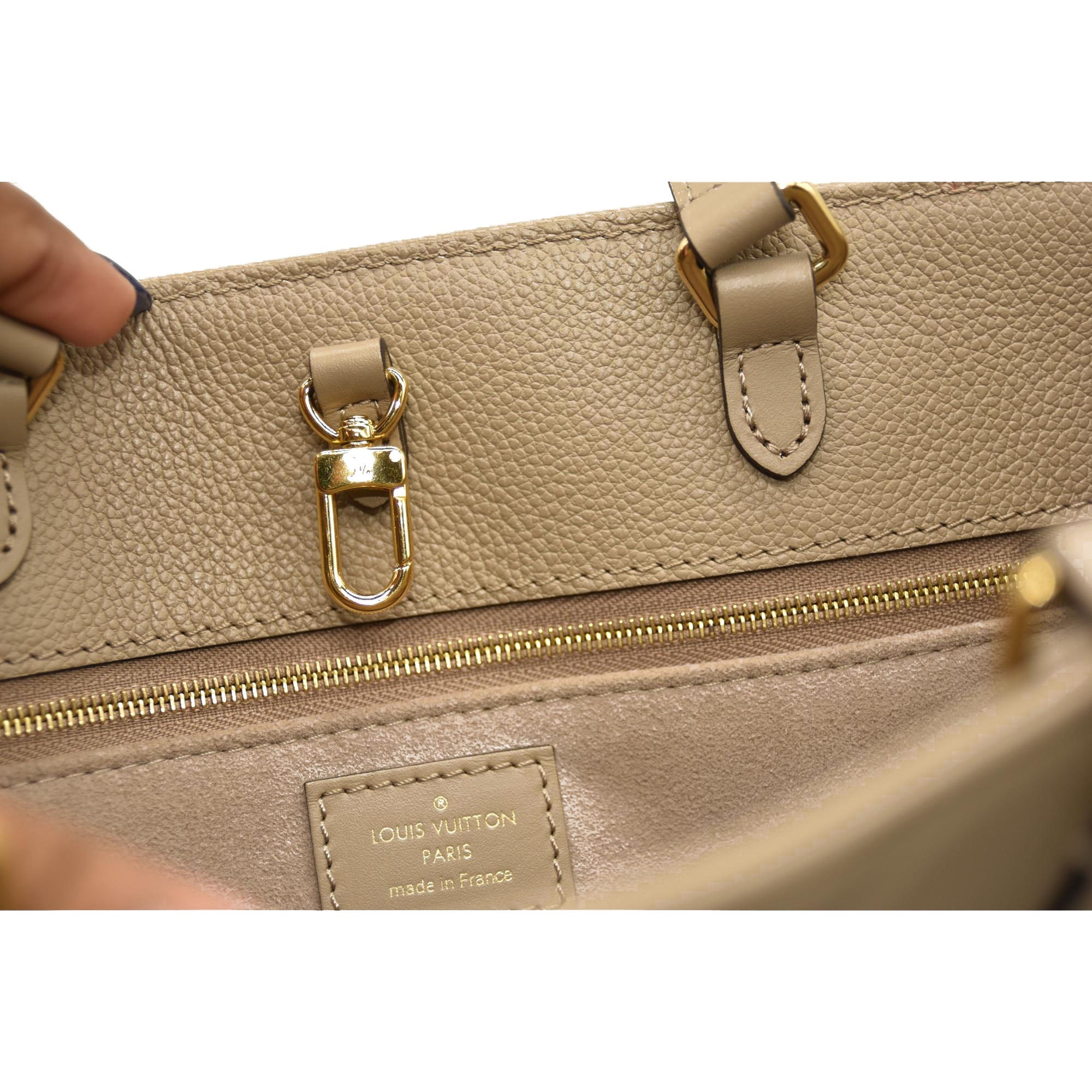 Louis Vuitton  Empreinte Monogram Giant Onthego MM Tourterelle