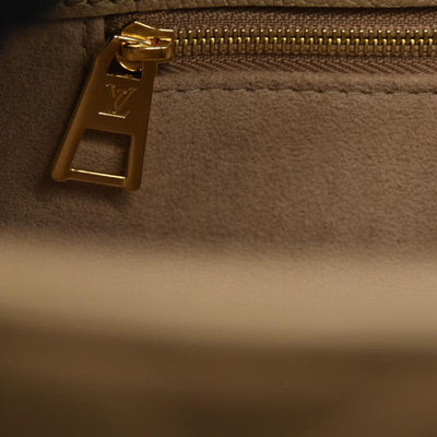 Louis Vuitton  Empreinte Monogram Giant Onthego MM Tourterelle