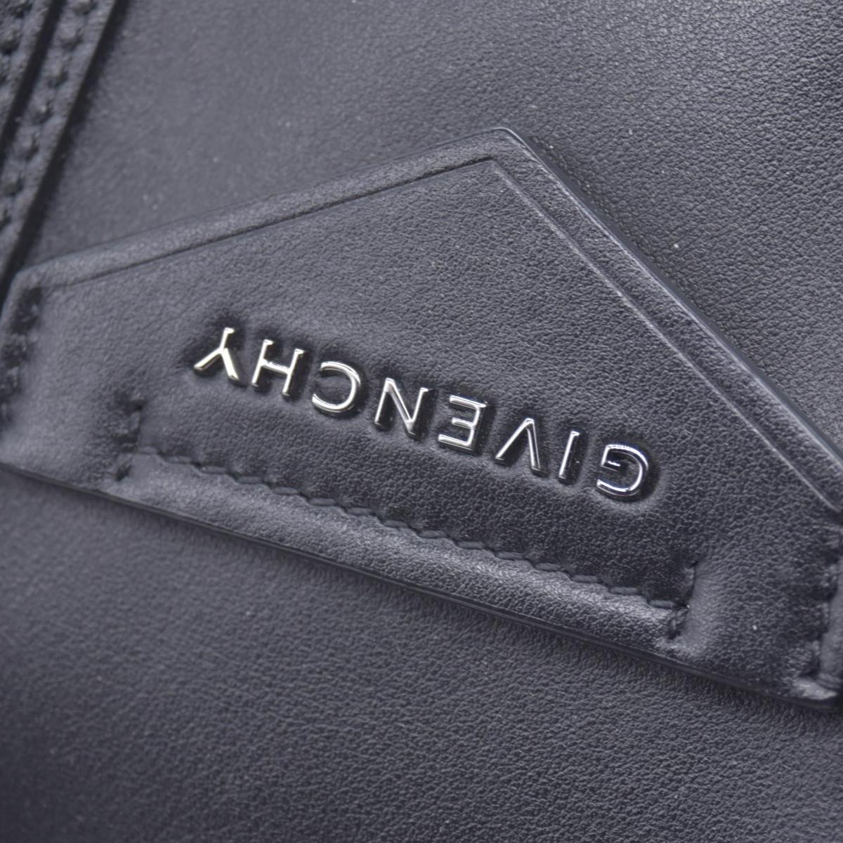 $1650 Givenchy  Antigona Soft Small Leather Bag CONSIGNMENT