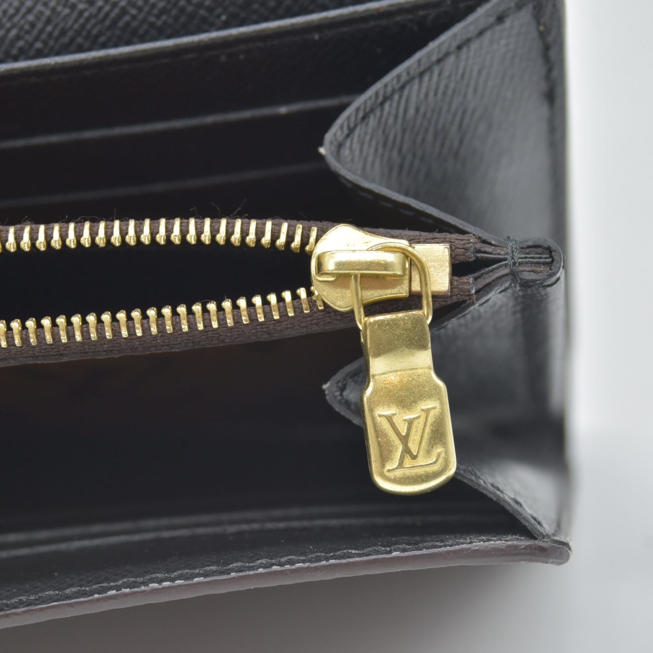 $885 RFID Louis Vuitton Reverse Monogram Giant Sarah Wallet