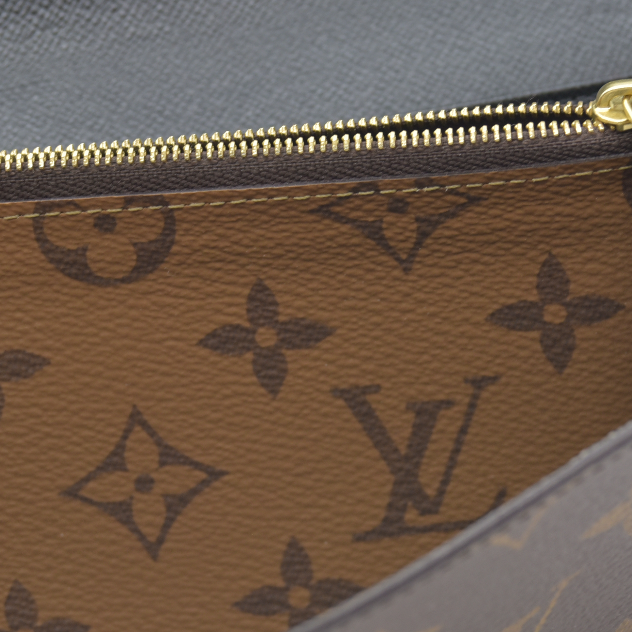$885 RFID Louis Vuitton Reverse Monogram Giant Sarah Wallet