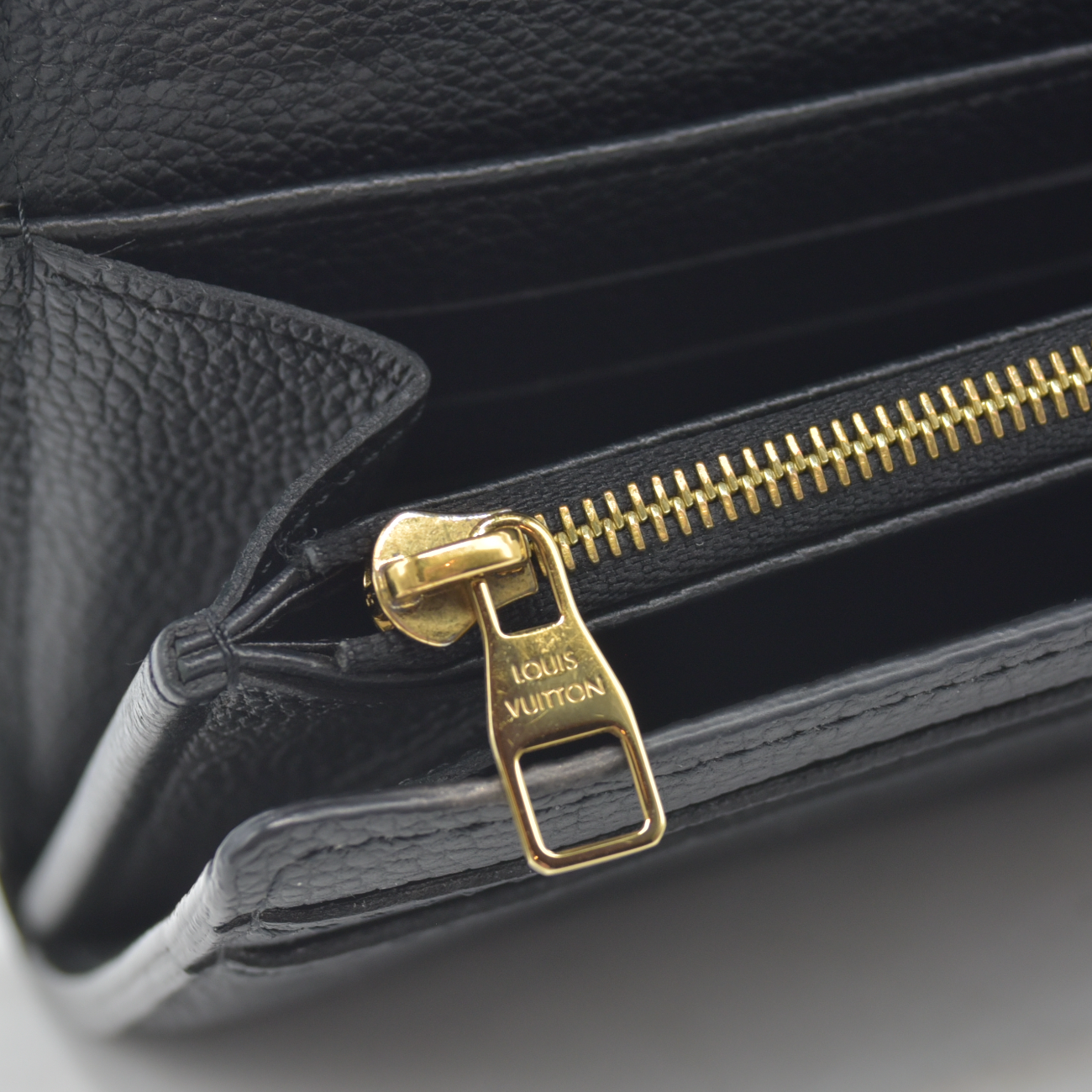 $1060 RFID Louis Vuitton Empreinte Sarah Wallet NM Black