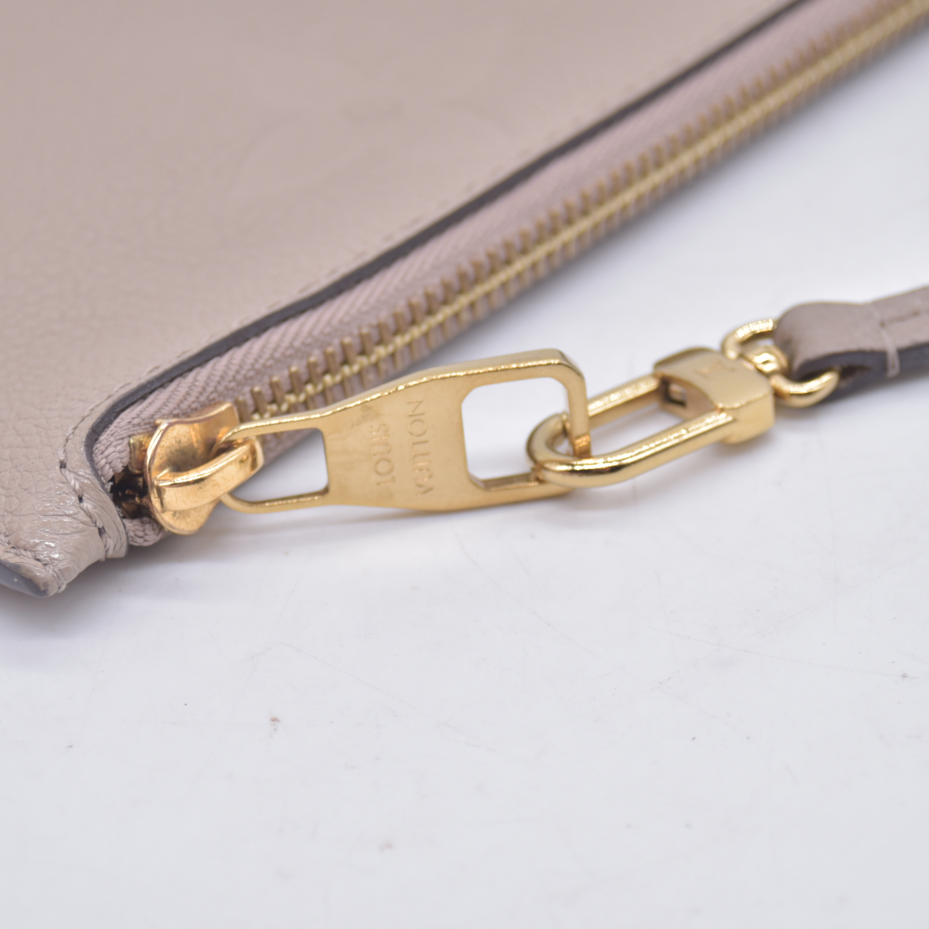 $1200 RFID Louis Vuitton Empreinte Monogram Giant Neverfull MM Pochette Tourterelle