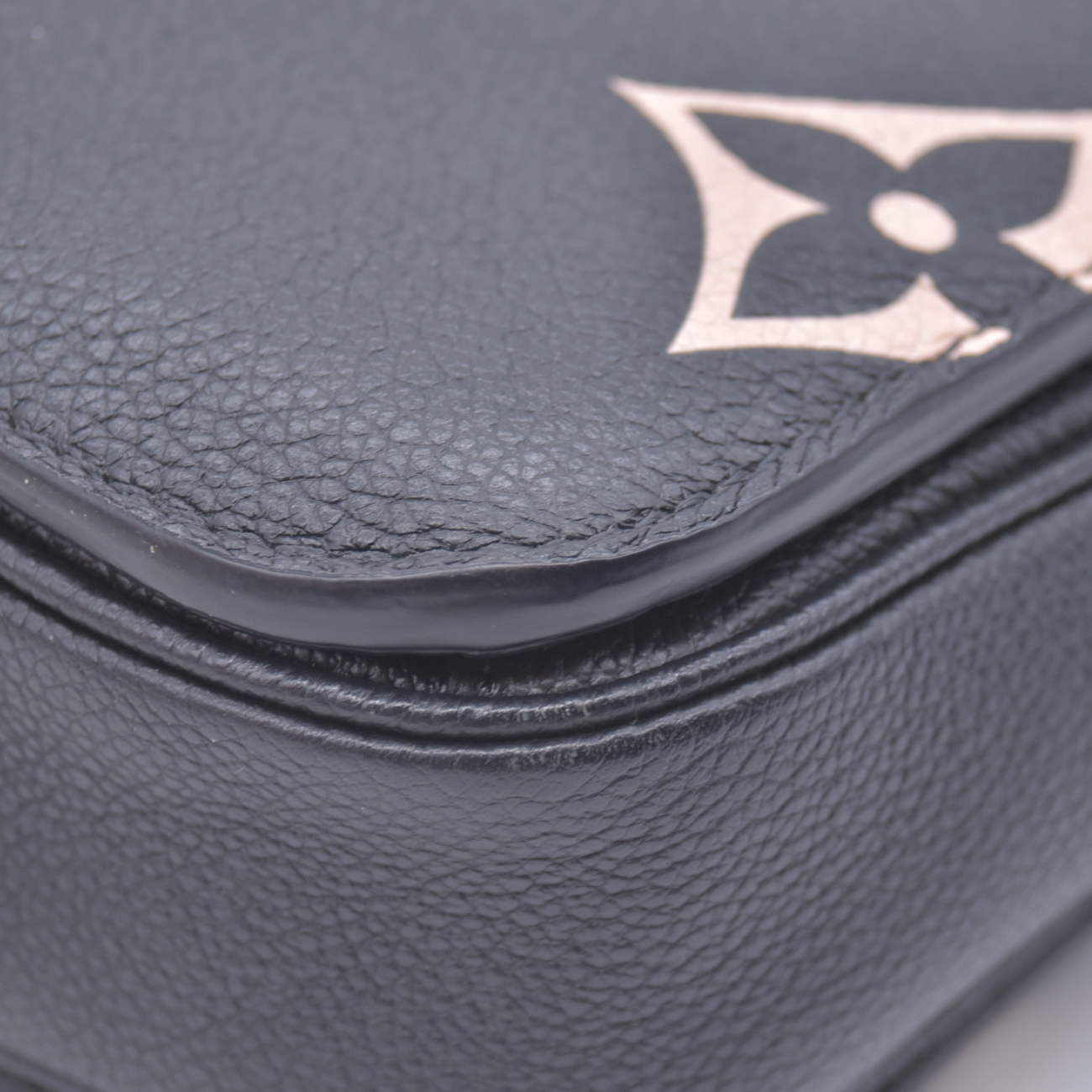 $3300 Louis Vuitton BiColor Pochette Metis Black Cream RFID 10020741