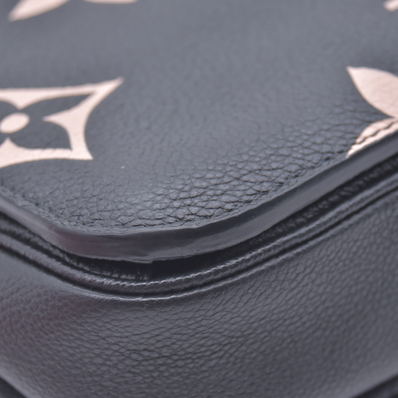 $3300 Louis Vuitton BiColor Pochette Metis Black Cream RFID 10020741