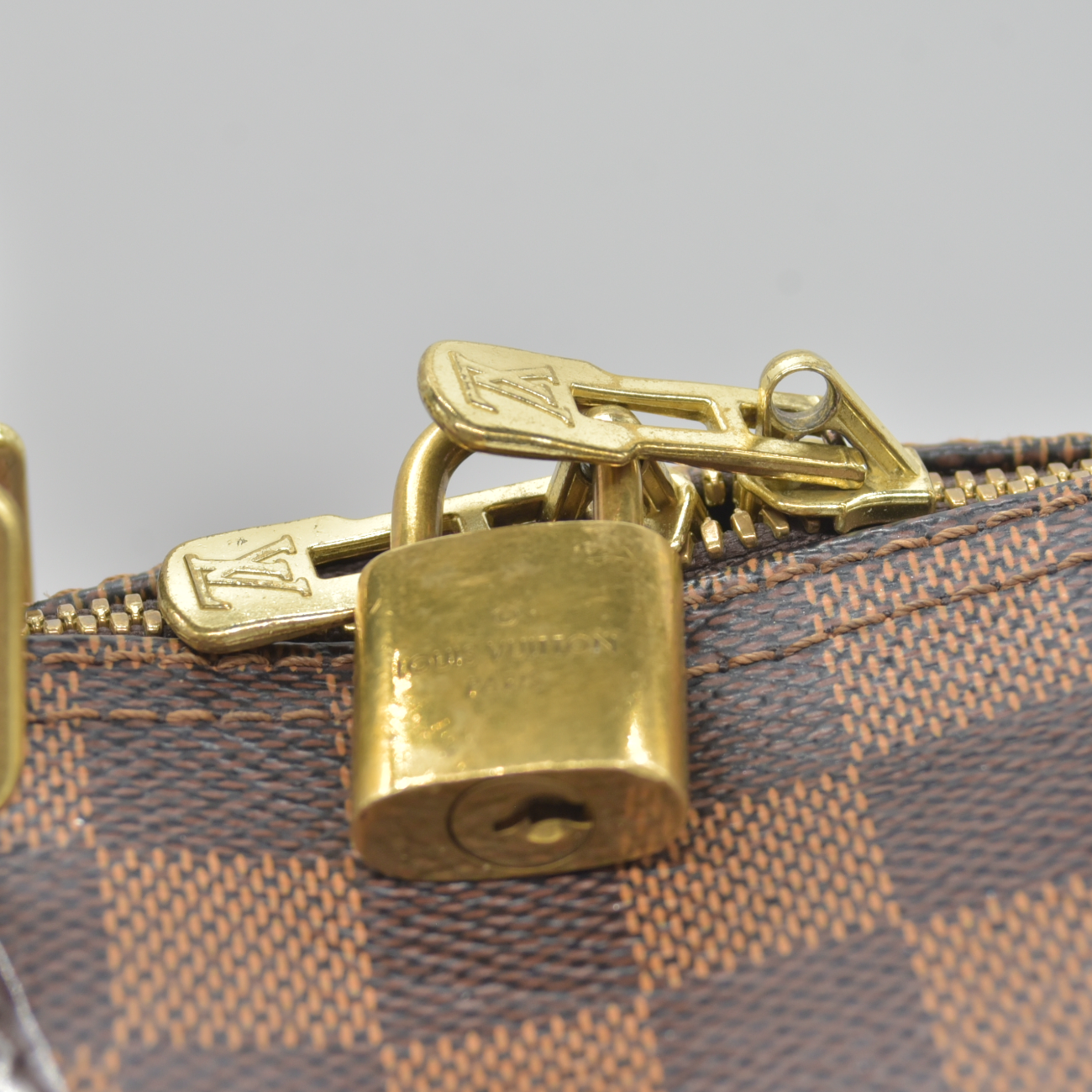$1980 Louis Vuitton  Damier Ebene Speedy Bandouliere 30 2015 SD3145