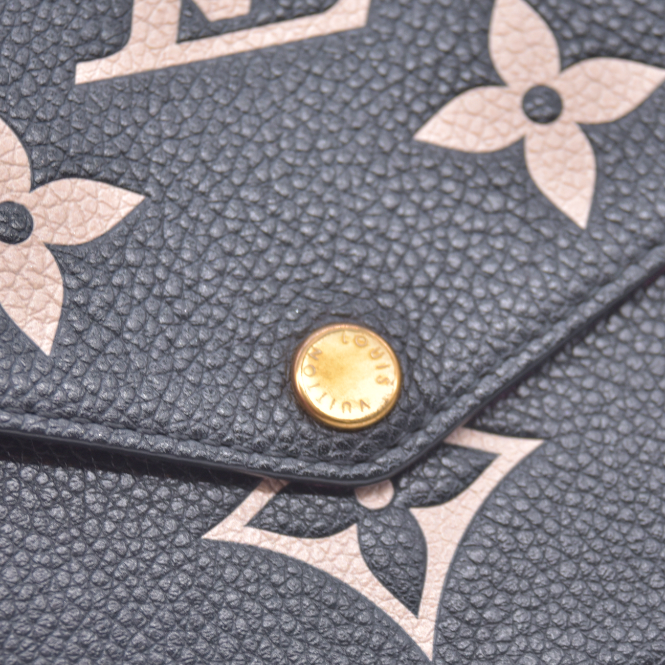 $1950 LOUIS VUITTON  Empreinte Monogram Giant Felicie Pochette Black Beige RFID