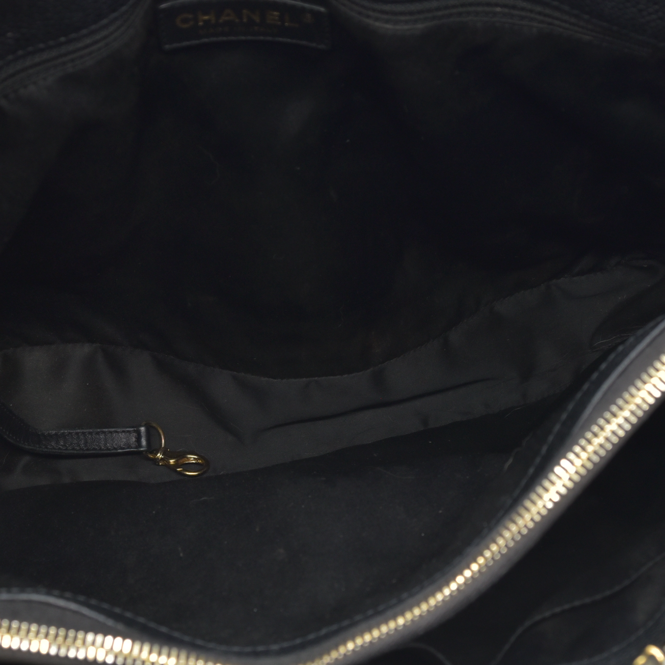 $2900 2010 Chanel Grand Shopping Tote (GST) Black Caviar