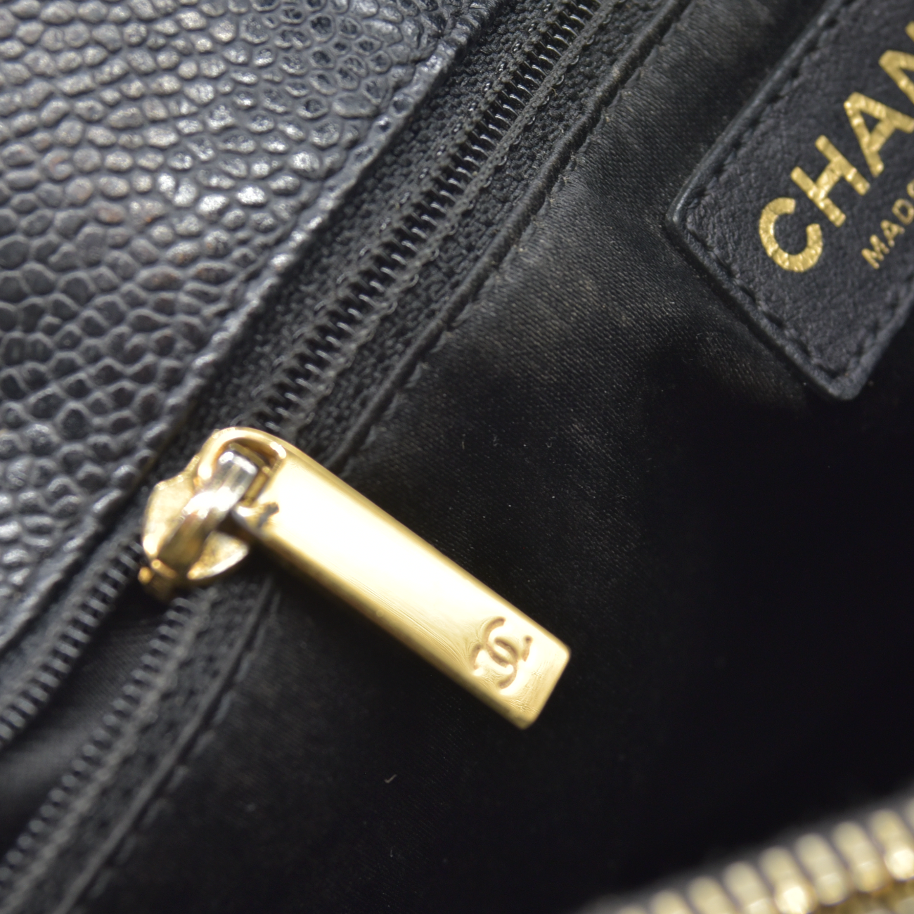 $2900 2010 Chanel Grand Shopping Tote (GST) Black Caviar