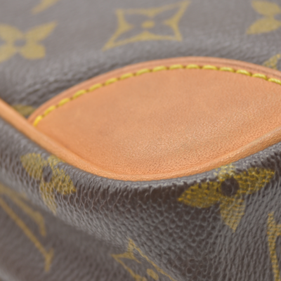 $995 2001 Louis Vuitton Amazone Monogram Crossbody Bag AR0021 CONSIGNMENT