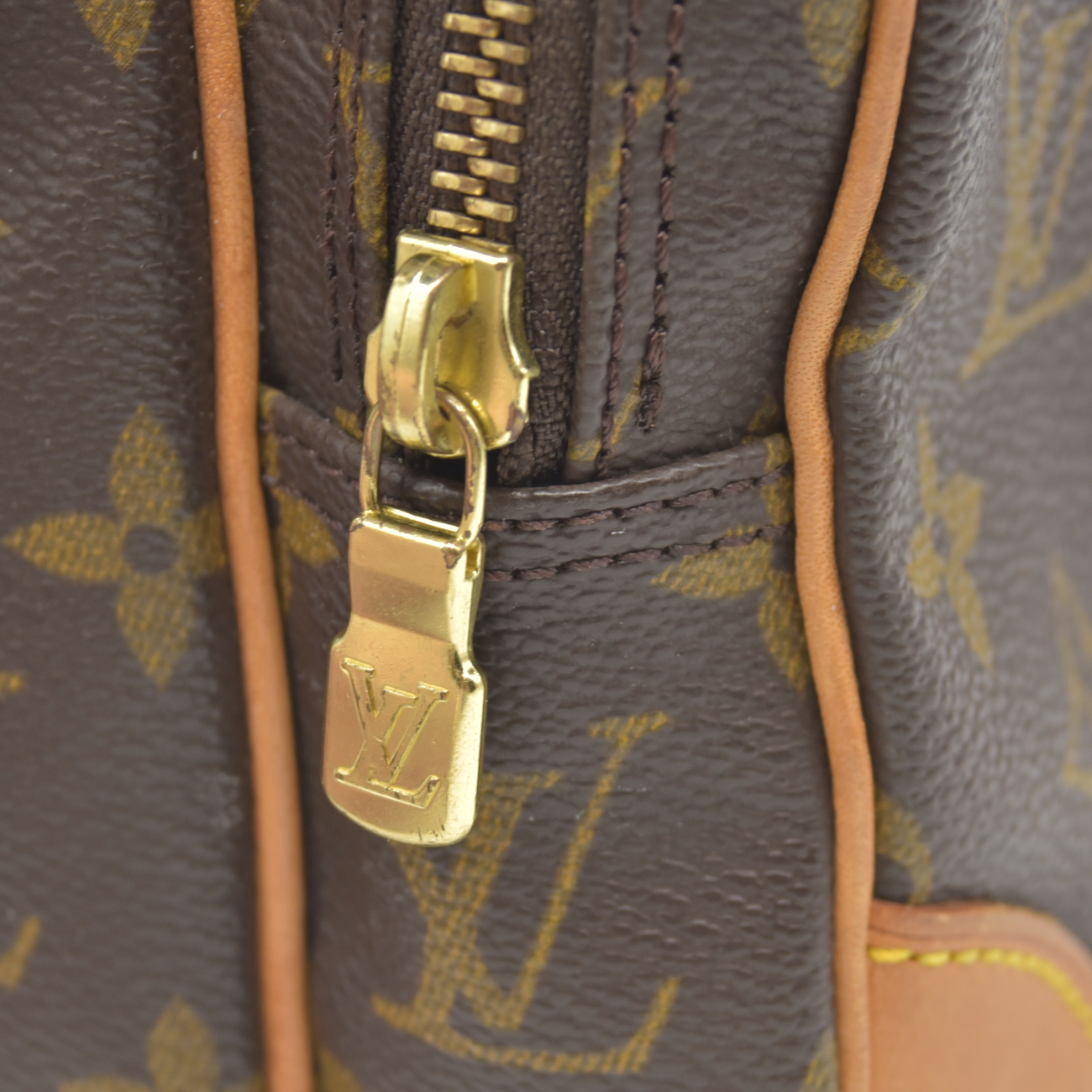 $995 2001 Louis Vuitton Amazone Monogram Crossbody Bag AR0021 CONSIGNMENT