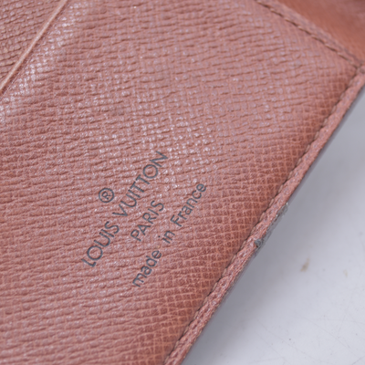 $400 1995 Louis Vuitton Monogram Passport Cover MI0955