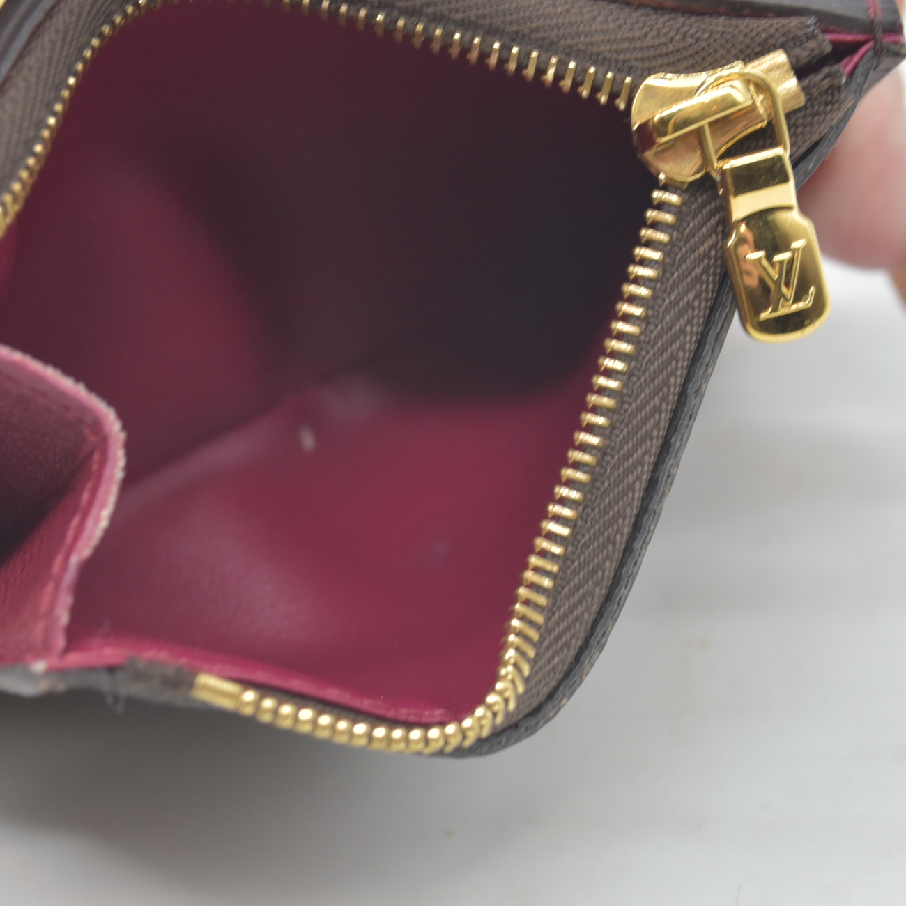 $535 2019 Louis Vuitton Monogram Zoe Wallet Fuchsia MI4189