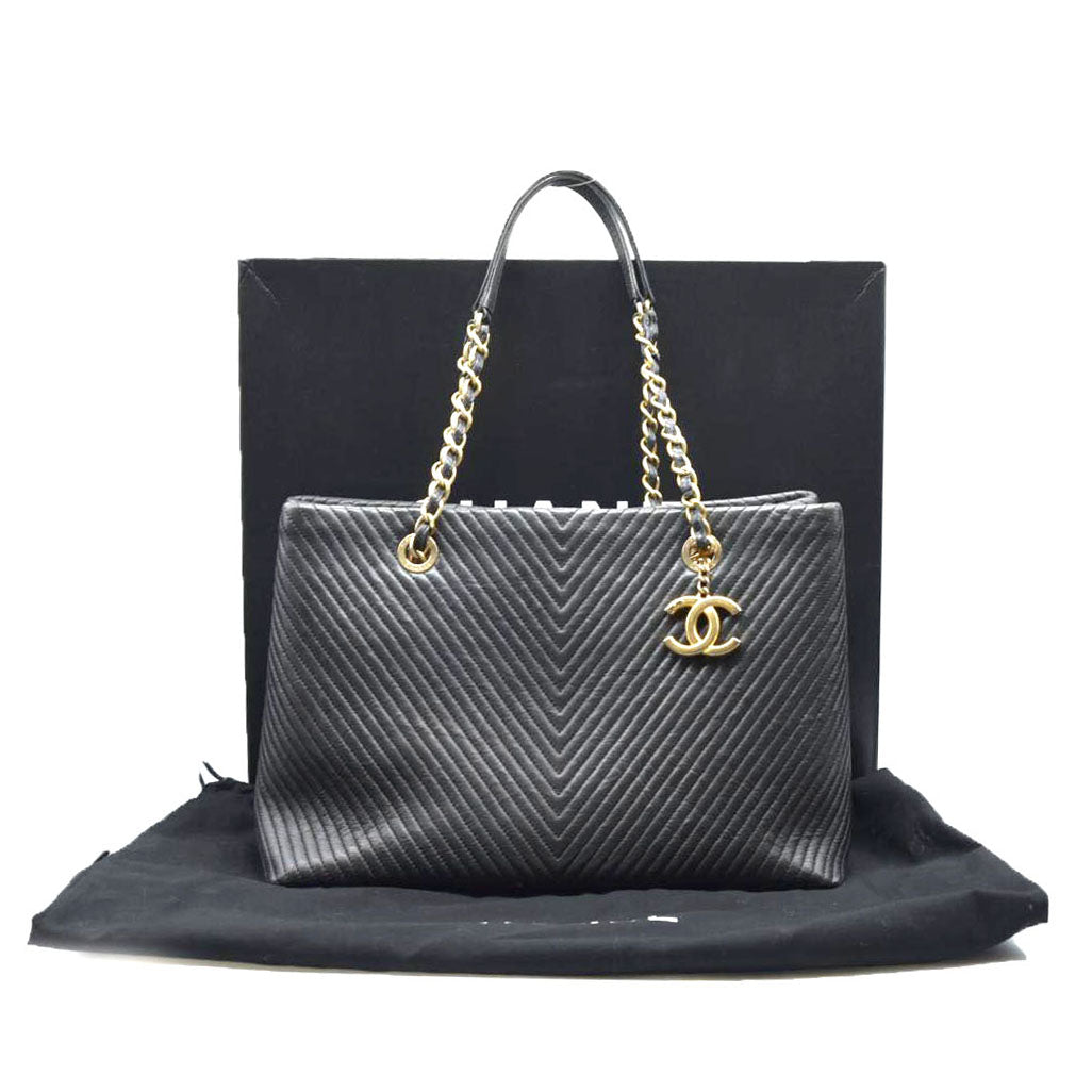 $4500 Chanel Large Surpique Chevron Tote