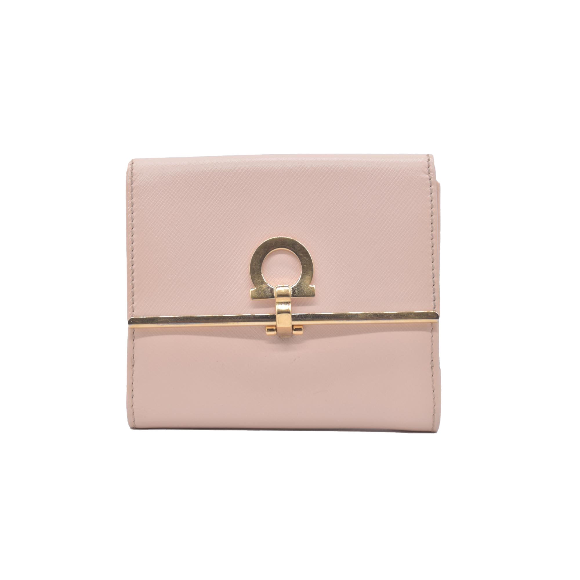 $565 SALVATORE FERRAGAMO Saffiano Gancini Bar Compact Wallet Light Pink CONSIGNMENT