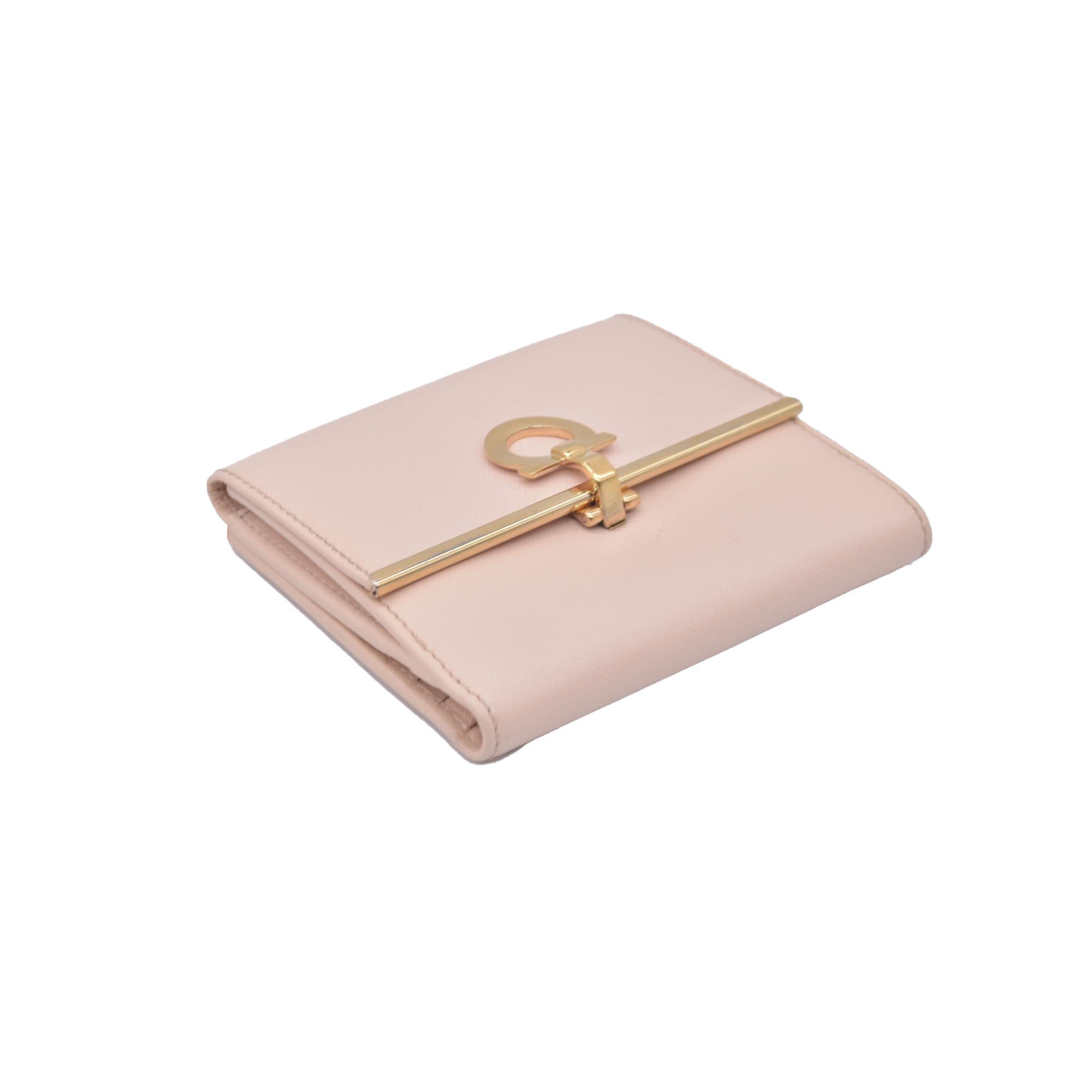 $565 SALVATORE FERRAGAMO Saffiano Gancini Bar Compact Wallet Light Pink CONSIGNMENT