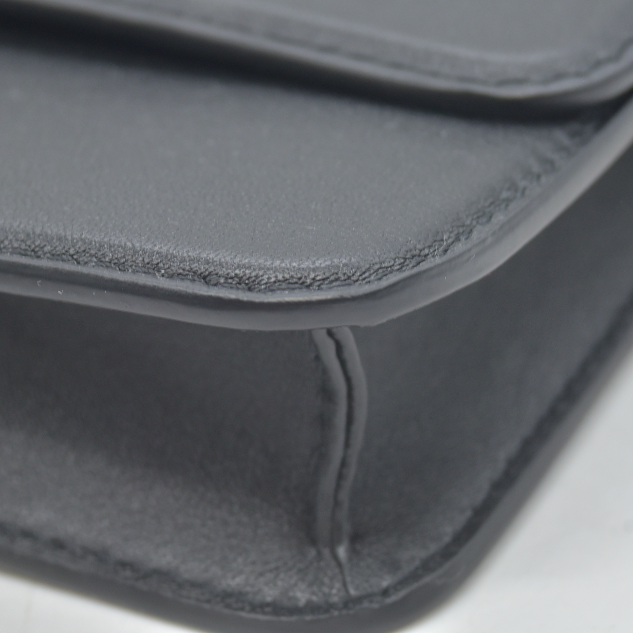 $2080 RFID Louis Vuitton Calfskin LV Bloom Wallet On Chain Black
