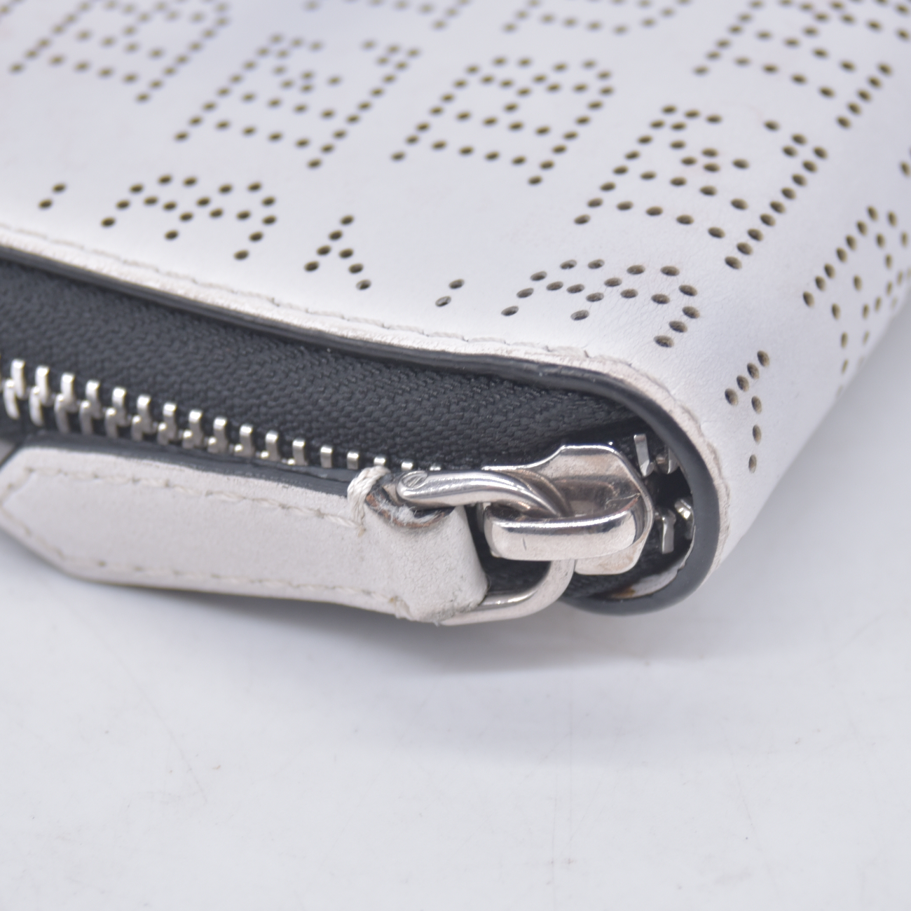 $598 BURBERRY Logo Perforated Leather Zip Around Long Wallet White