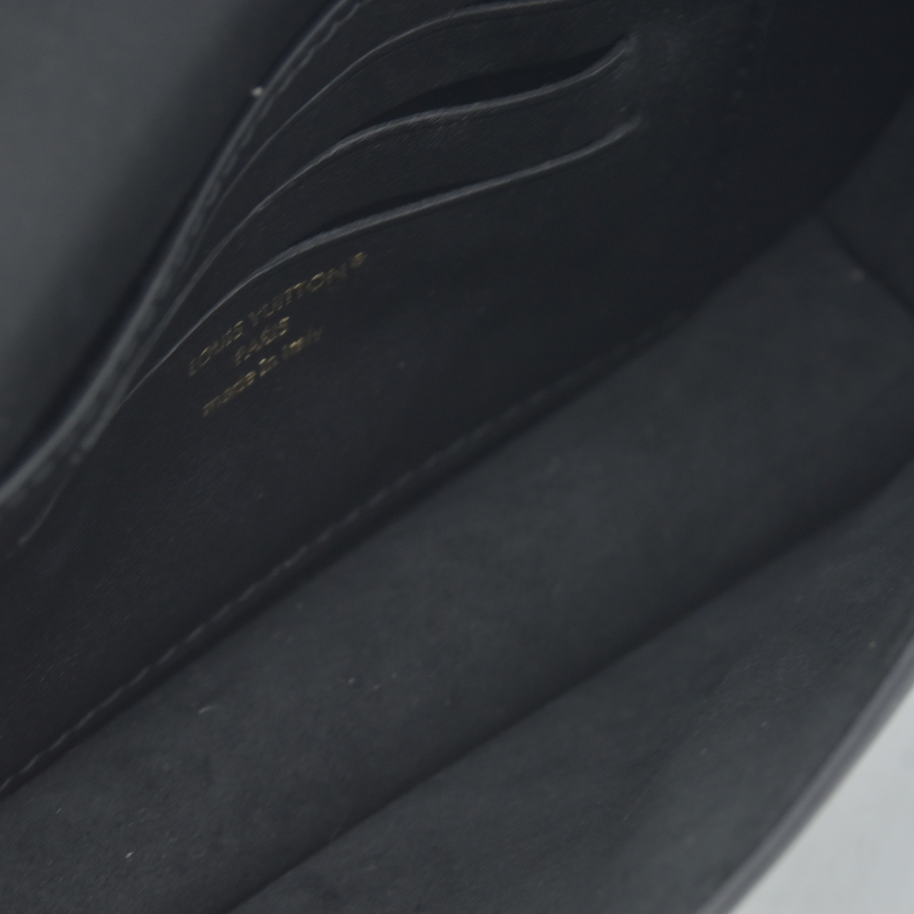 $2080 RFID Louis Vuitton Calfskin LV Bloom Wallet On Chain Black