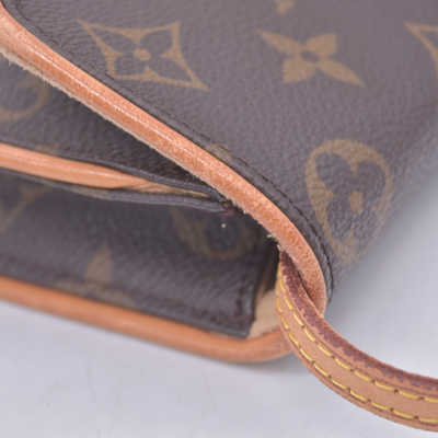 $630 1999 Louis Vuitton Monogram Pochette Twin PM Shoulder Bag Pouch (SD1909)