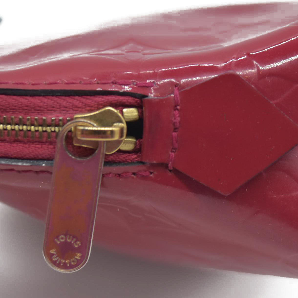 $530 Louis Vuitton Vernis Cosmetic Pouch Pomme D'Amour  CONSIGNMENT