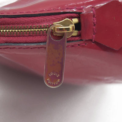 $530 Louis Vuitton Vernis Cosmetic Pouch Pomme D'Amour  CONSIGNMENT