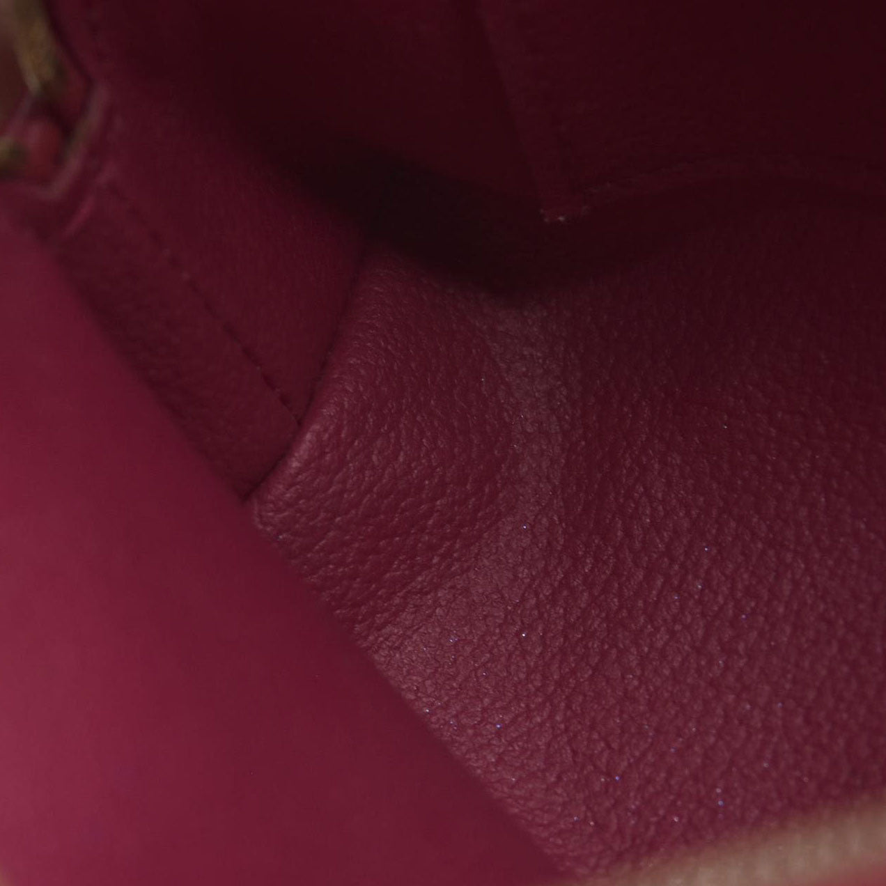 $530 Louis Vuitton Vernis Cosmetic Pouch Pomme D'Amour  CONSIGNMENT