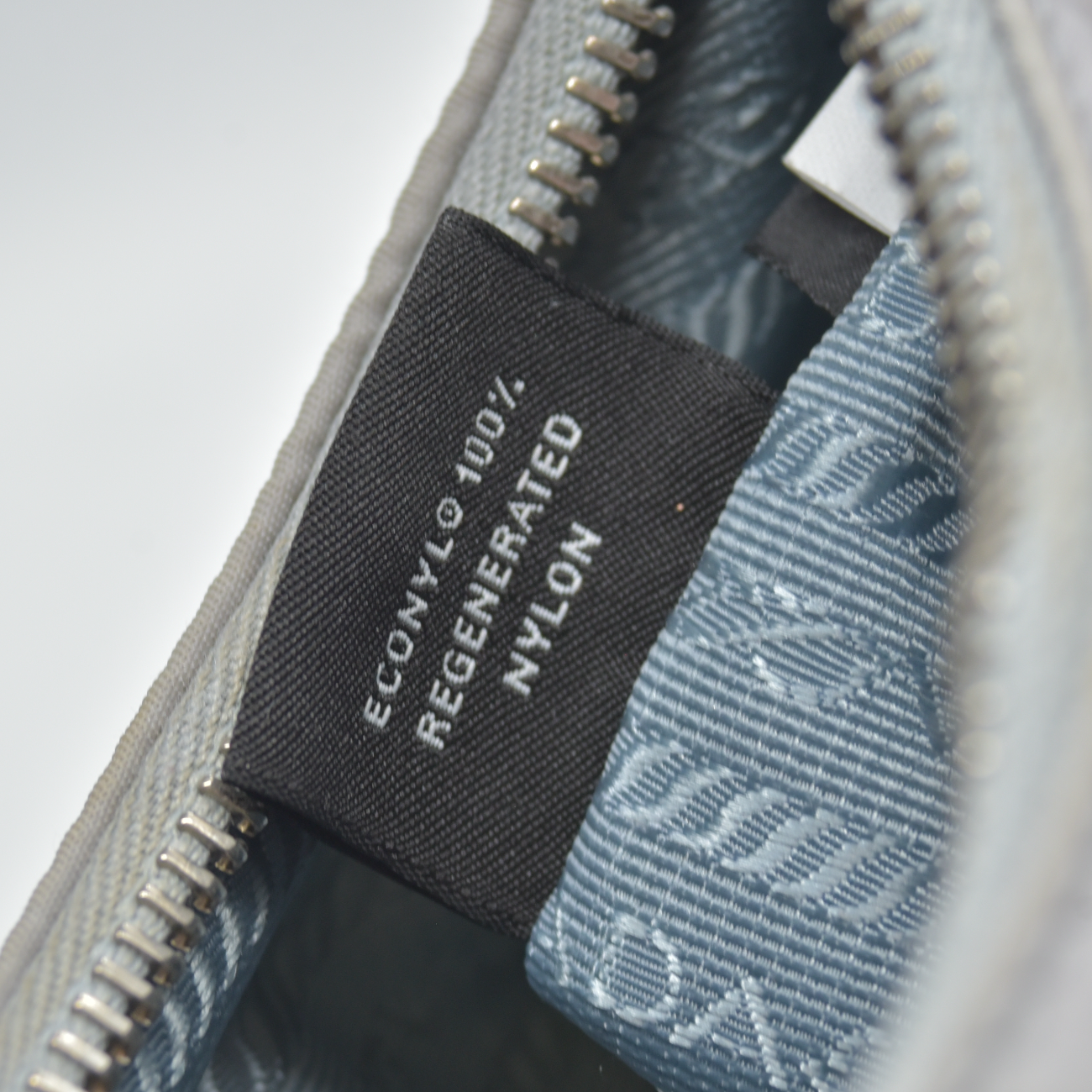 $2250 Prada Nylon Re-Edition 2005 Shoulder Bag Silver 10020038