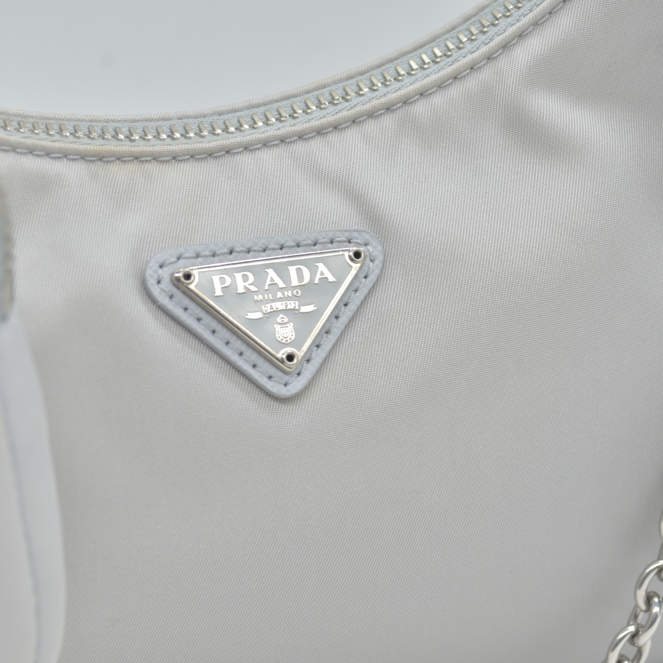 $2250 Prada Nylon Re-Edition 2005 Shoulder Bag Silver 10020038