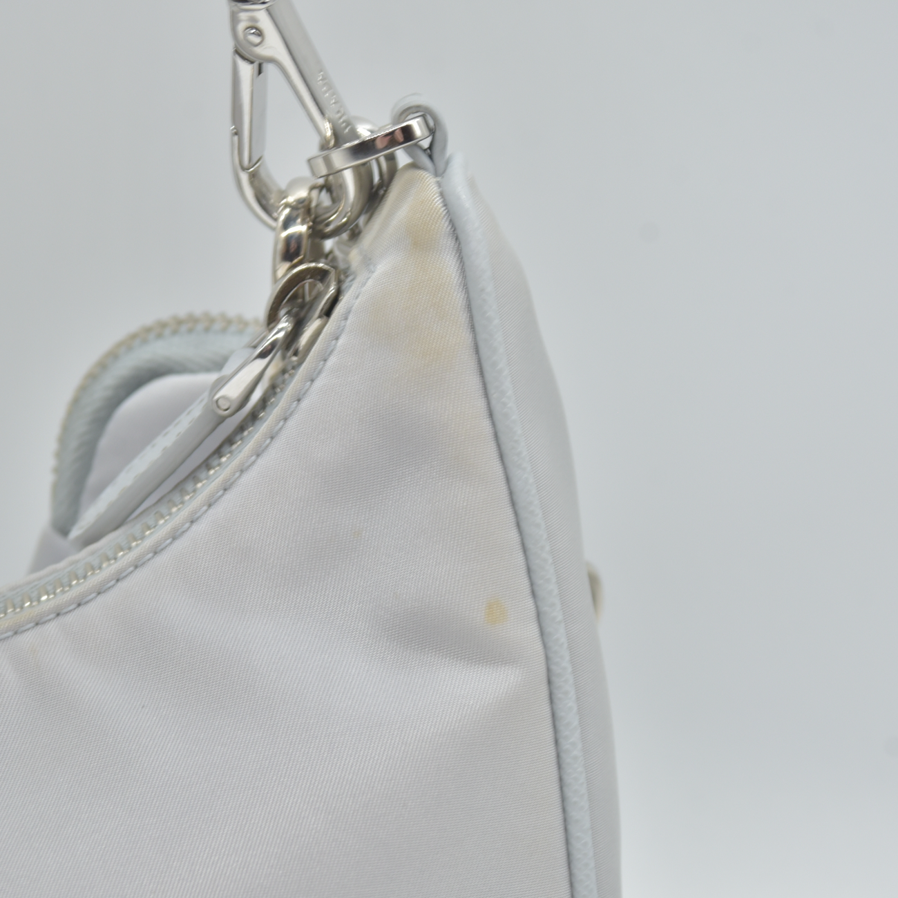 $2250 Prada Nylon Re-Edition 2005 Shoulder Bag Silver 10020038