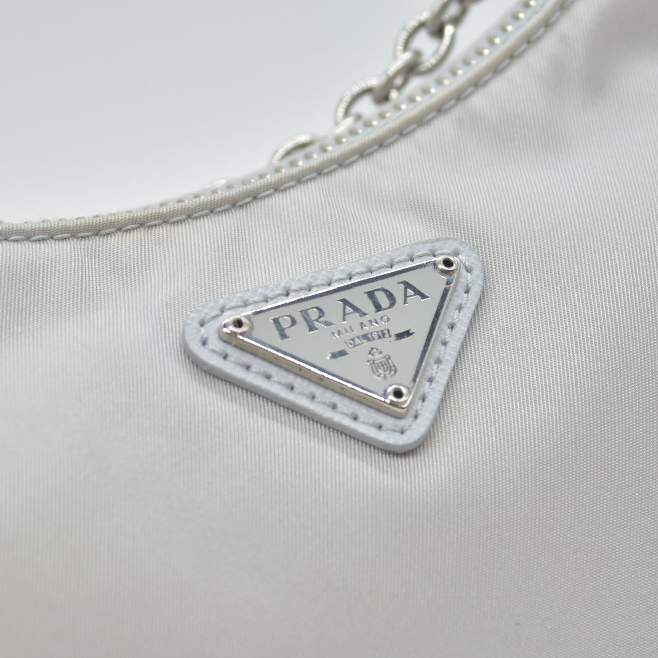 $2250 Prada Nylon Re-Edition 2005 Shoulder Bag Silver 10020038