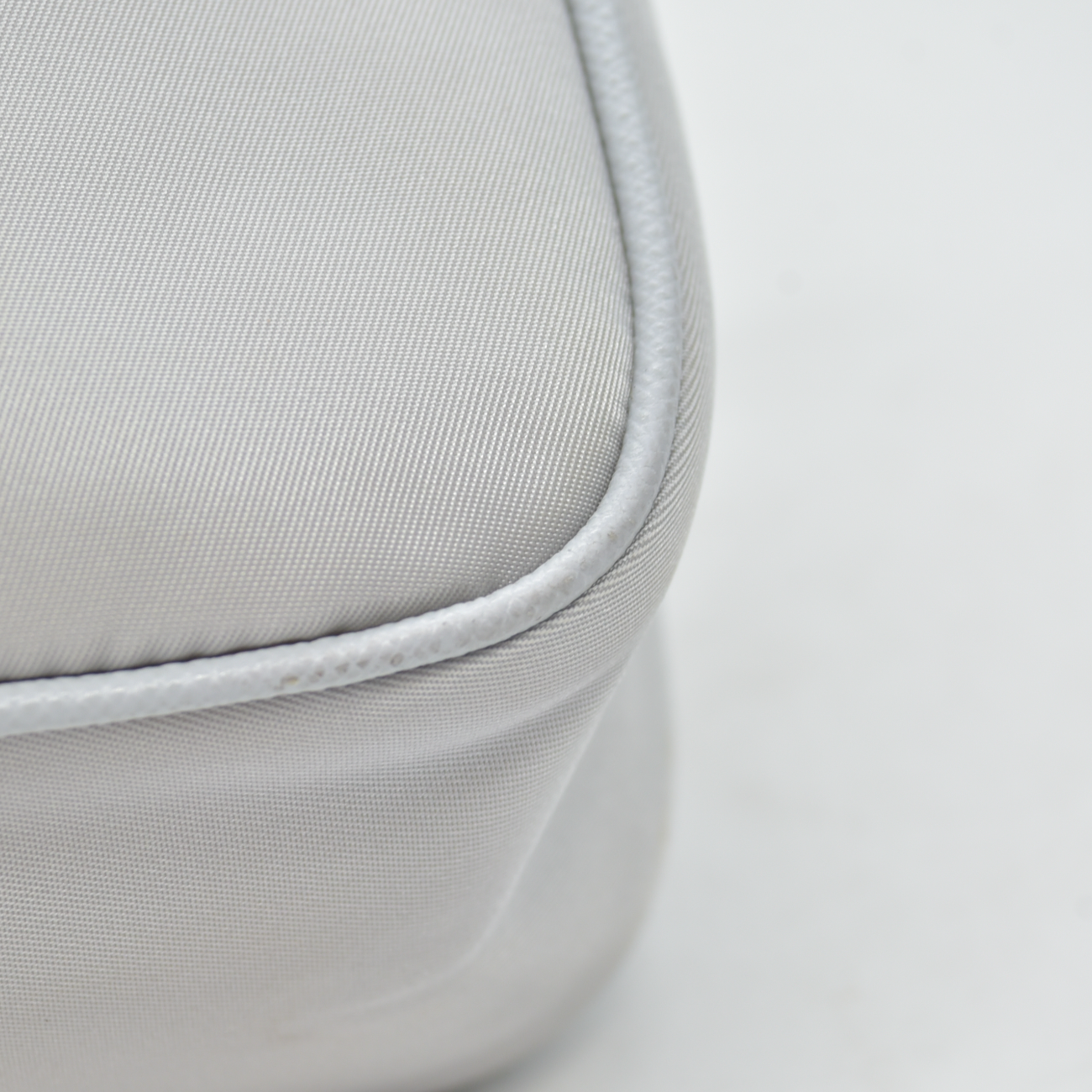 $2250 Prada Nylon Re-Edition 2005 Shoulder Bag Silver 10020038