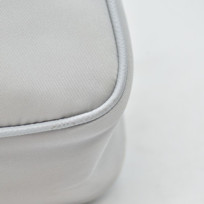 $2250 Prada Nylon Re-Edition 2005 Shoulder Bag Silver 10020038
