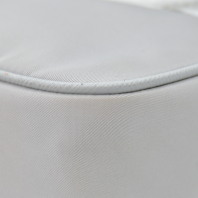 $2250 Prada Nylon Re-Edition 2005 Shoulder Bag Silver 10020038