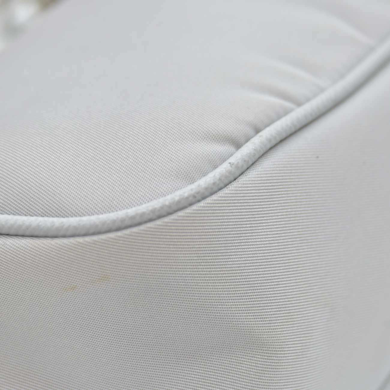 $2250 Prada Nylon Re-Edition 2005 Shoulder Bag Silver 10020038