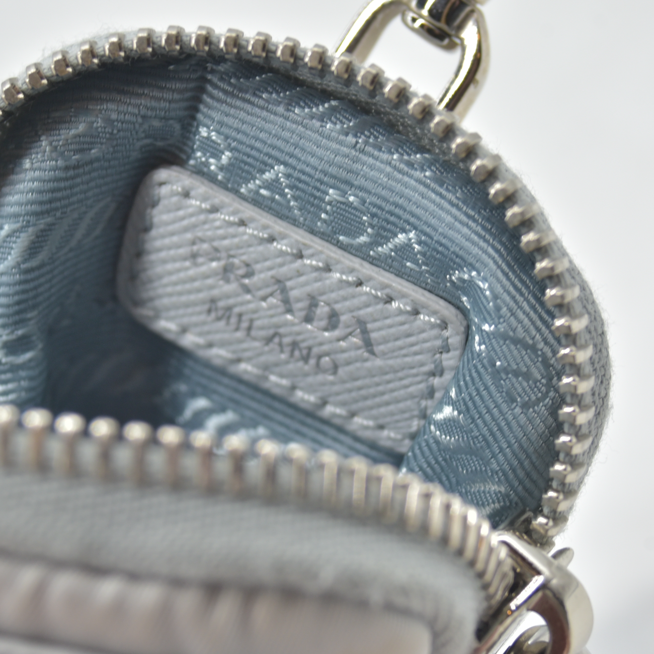 $2250 Prada Nylon Re-Edition 2005 Shoulder Bag Silver 10020038