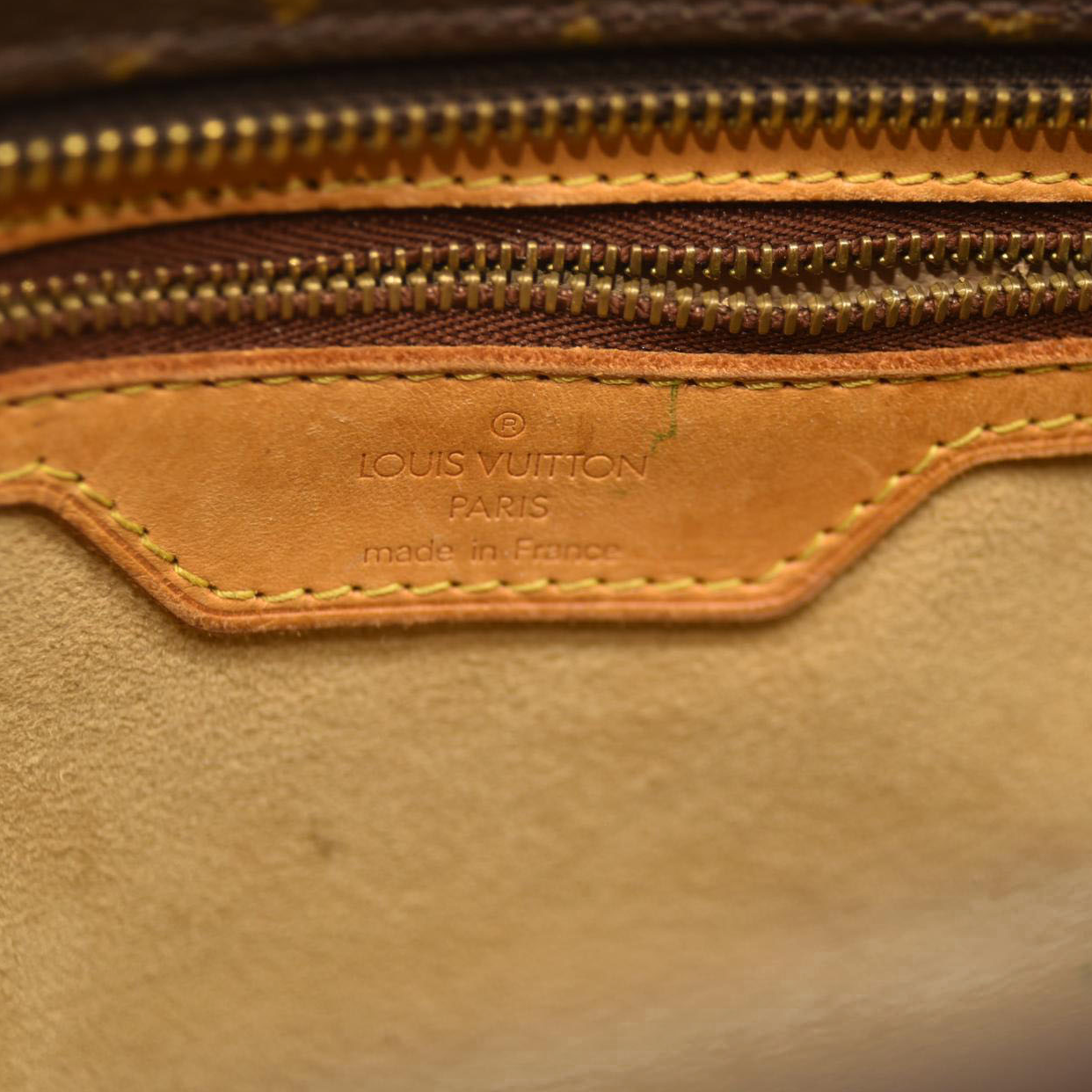 $1200 1999 LOUIS VUITTON Monogram Luco SR0959