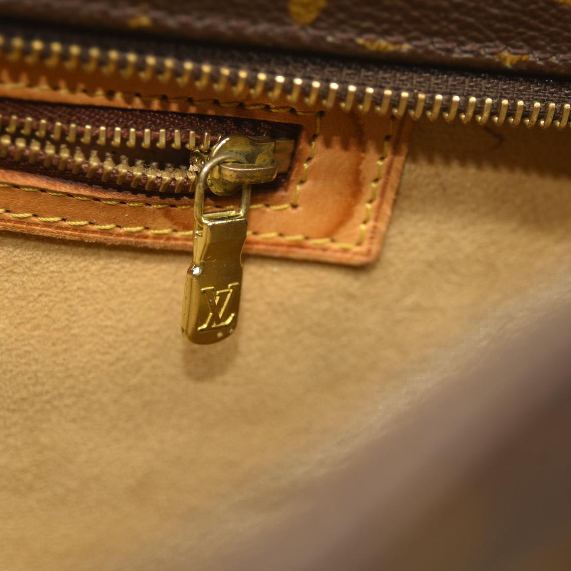 $1200 1999 LOUIS VUITTON Monogram Luco SR0959
